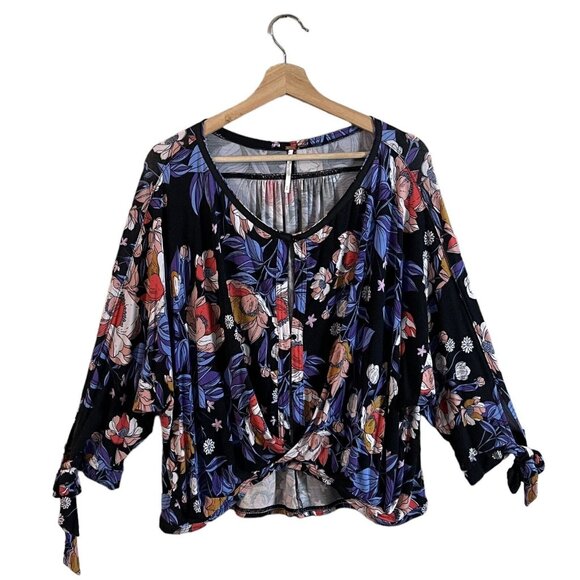 Free People Keepin' On Tee Size Medium Knit Blouse Twist Front Floral Dolman - Picture 1 of 11